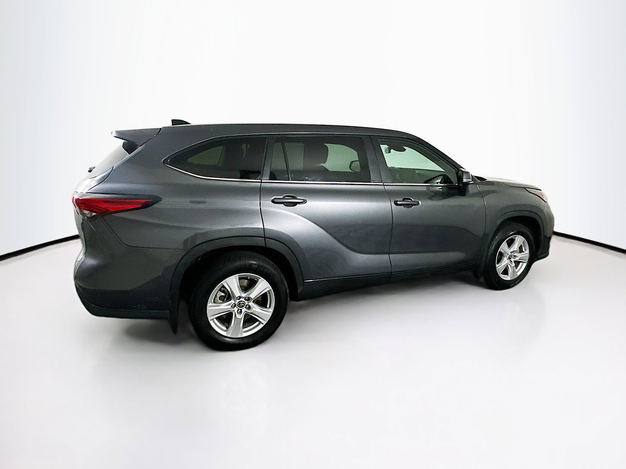 Used 2023 Toyota Highlander LE image 10