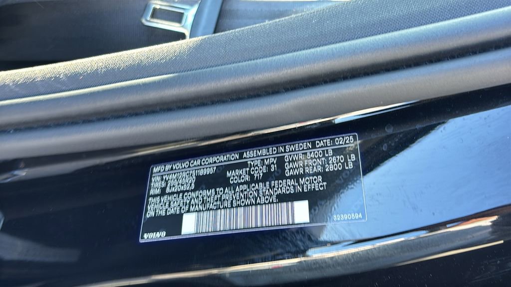 Certified 2025 Volvo XC60 B5 Plus AWD/4WD image 33