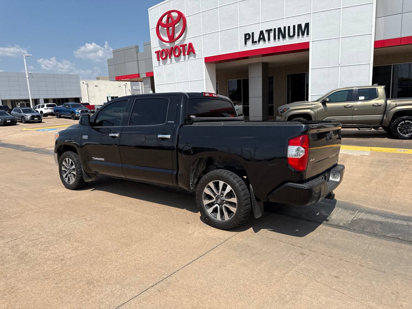 Used 2018 Toyota Tundra Limited w/ Limited Premium Package AWD/4WD image 12