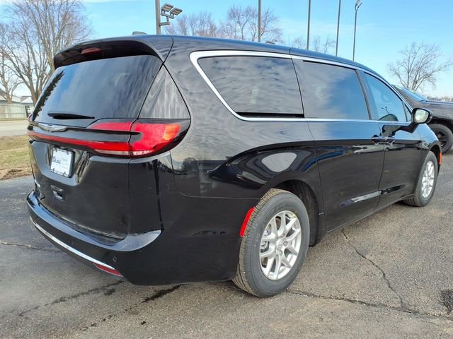 New 2026 Chrysler Pacifica Select image 7