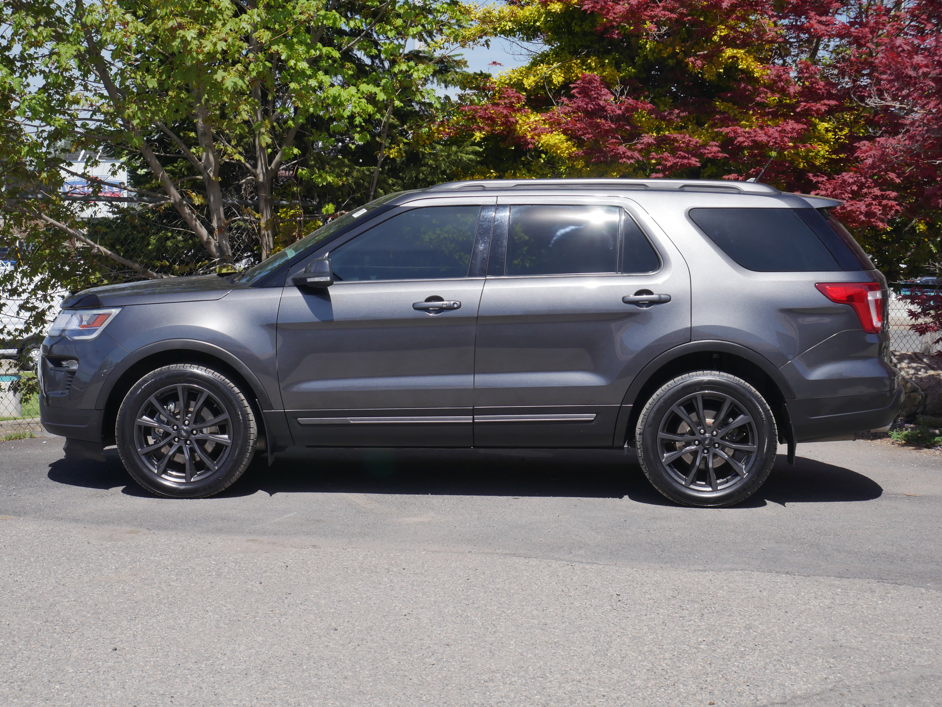 Used 2018 Ford Explorer XLT w/ Equipment Group 202A AWD/4WD image 15