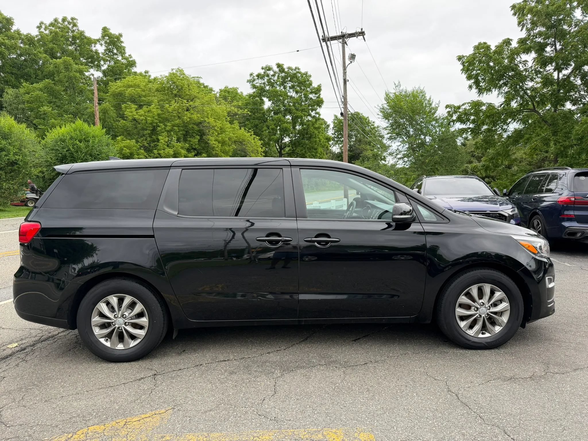 Used 2019 Kia Sedona LX FWD image 7