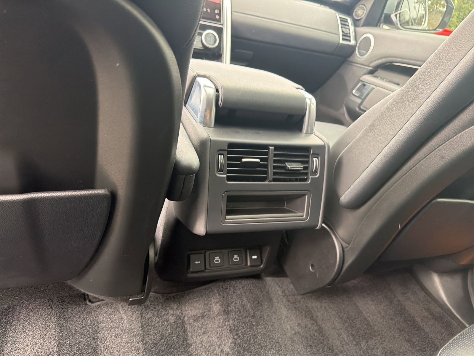 Used 2022 Land Rover Discovery S image 24