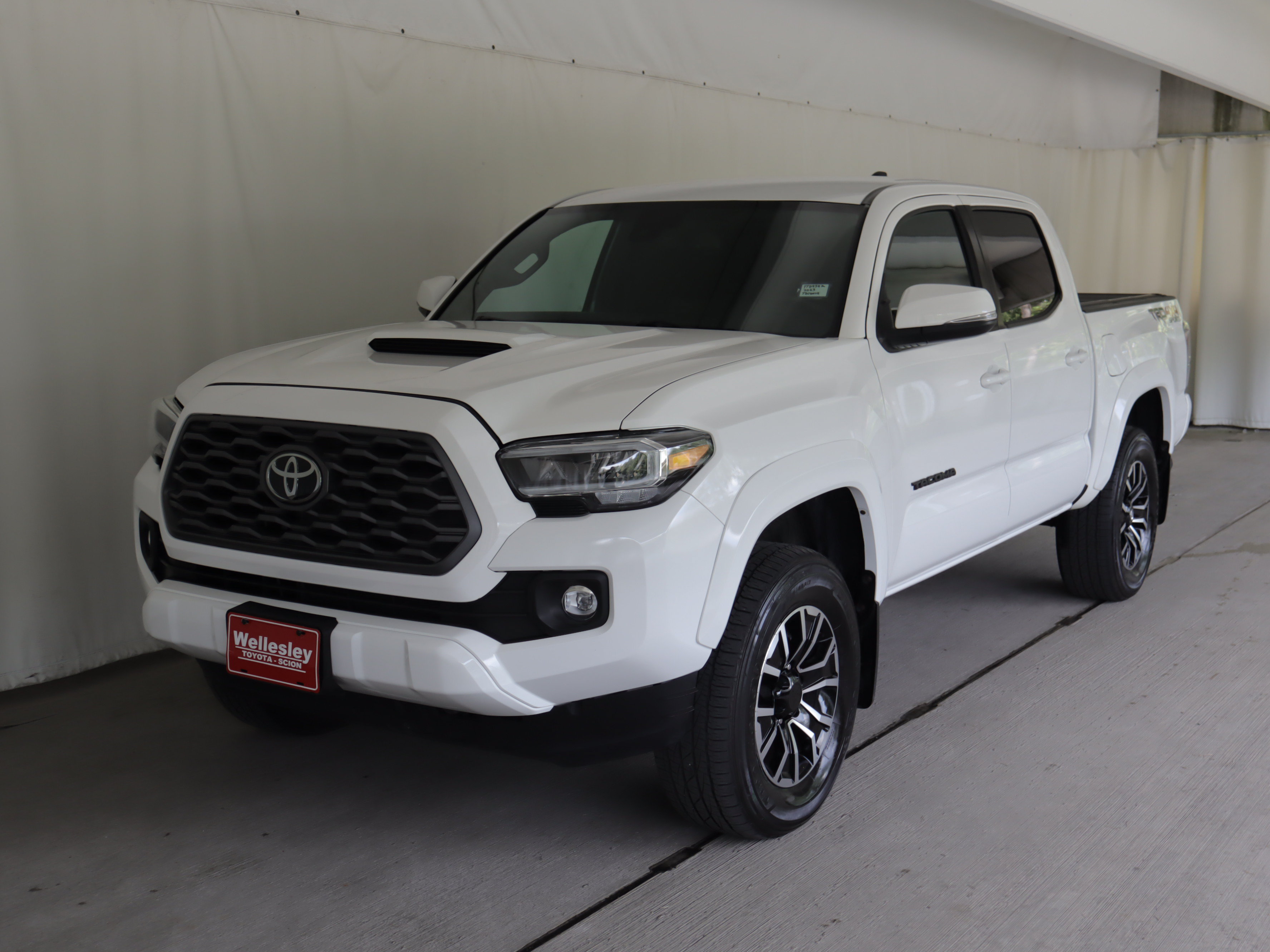 Used 2023 Toyota Tacoma TRD Sport w/ Technology Package AWD/4WD image 21