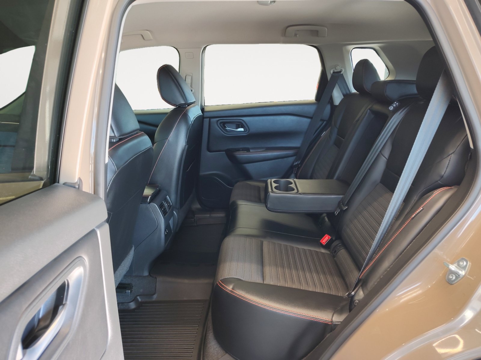 Used 2025 Nissan Rogue SV AWD/4WD image 24