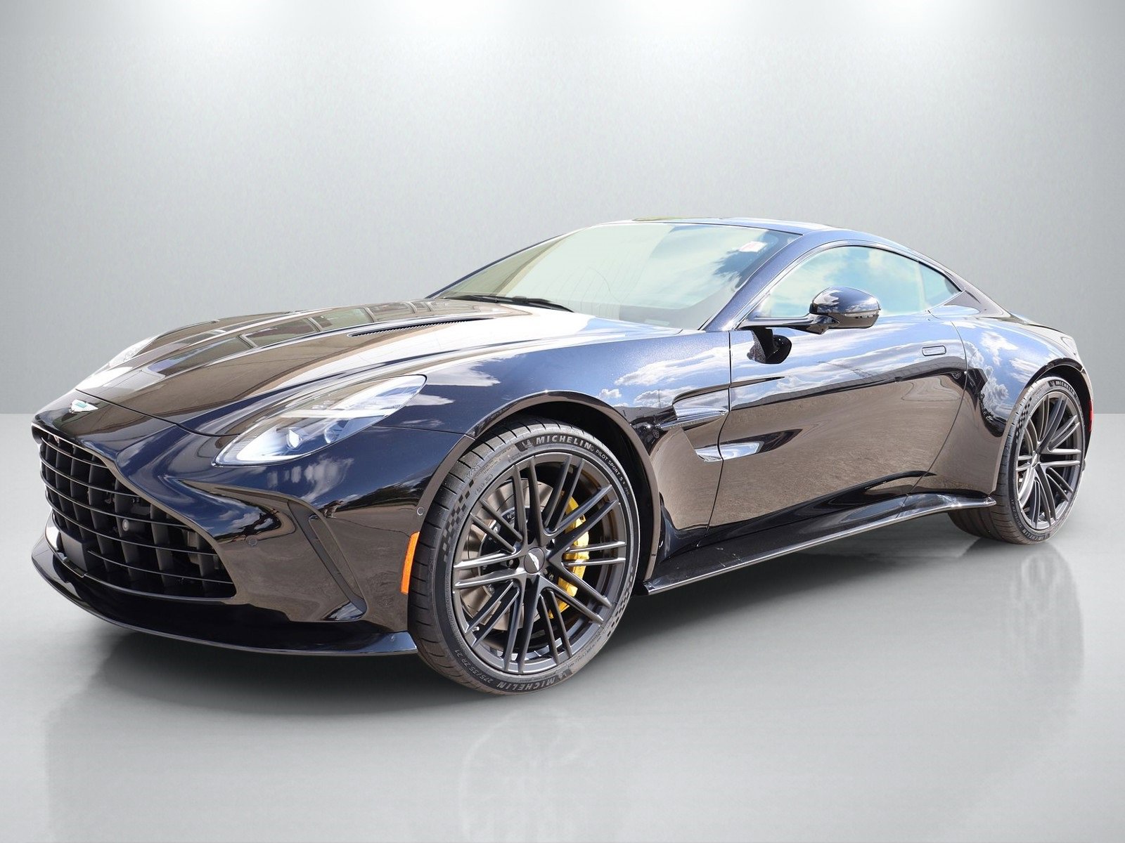 New 2025 Aston Martin V8 Vantage Coupe image 7