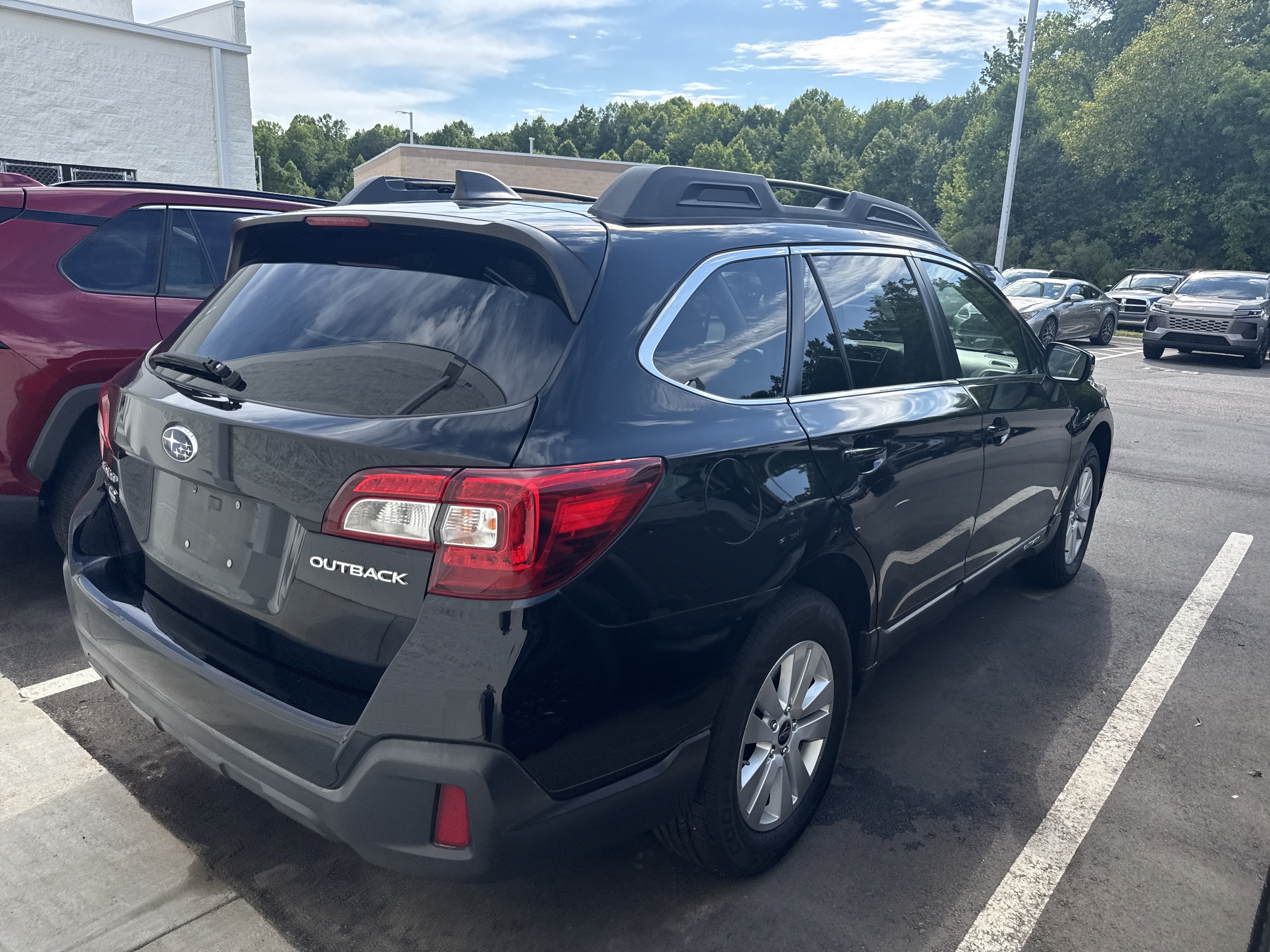 Used 2019 Subaru Outback 2.5i Premium AWD/4WD image 6