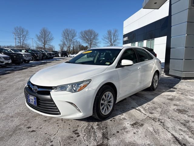Used 2017 Toyota Camry LE image 3