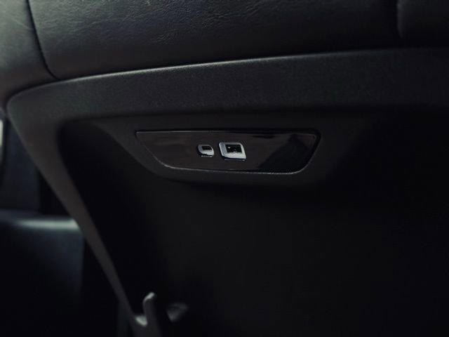 Used 2025 Chrysler Pacifica Limited image 28