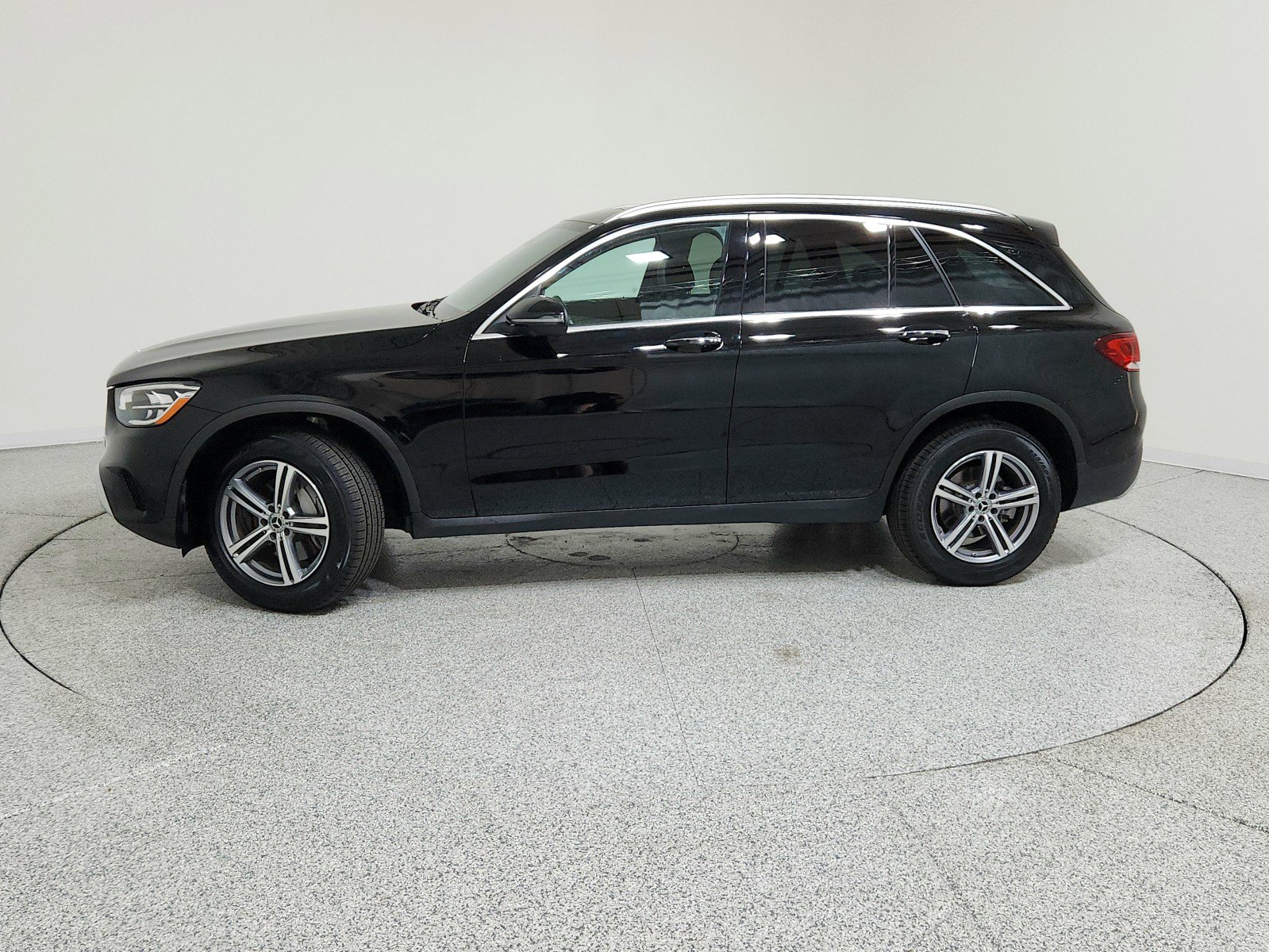 Certified 2022 Mercedes-Benz GLC 300 image 2