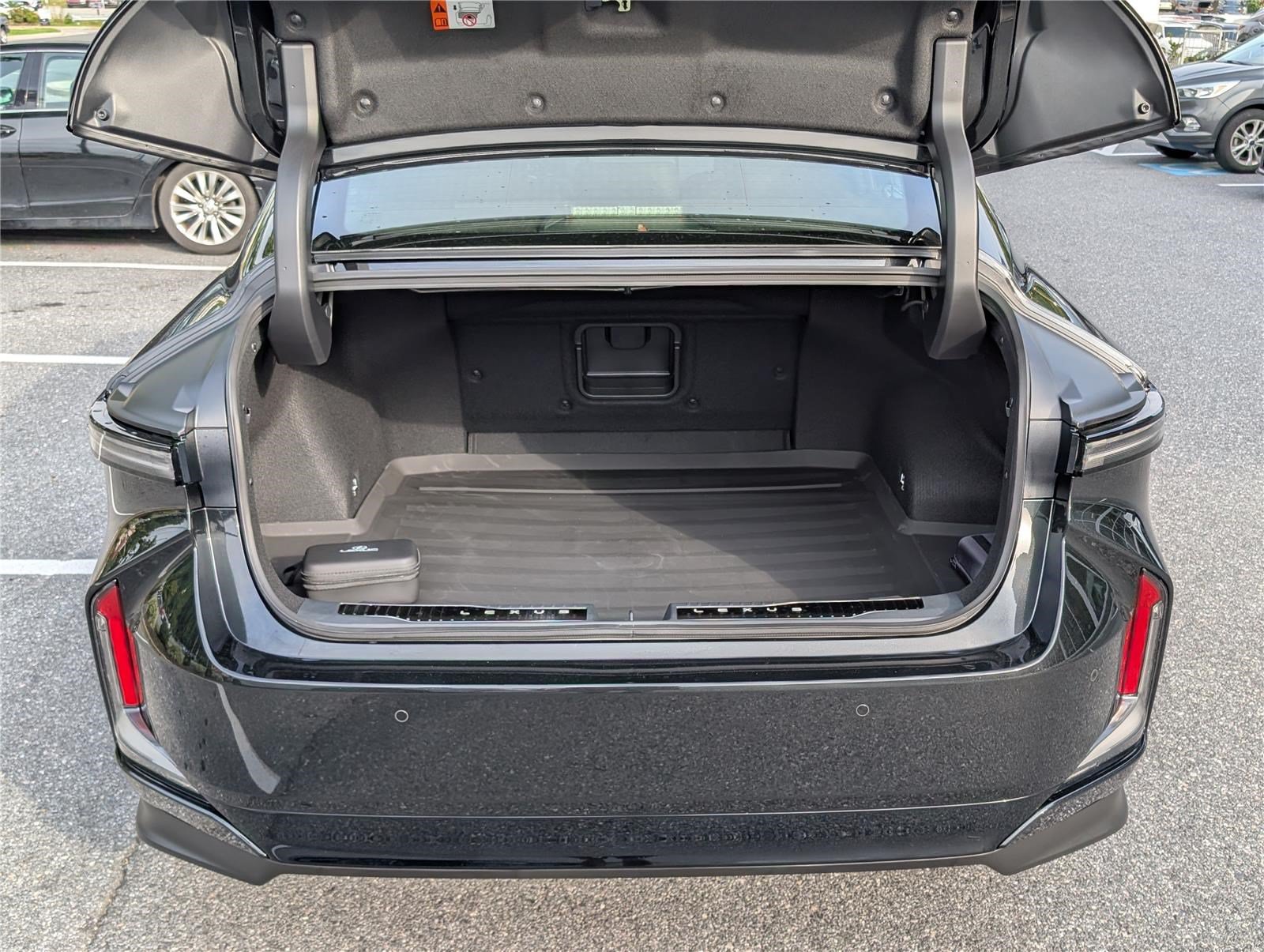 New 2026 Lexus ES 500e w/ Convenience Package AWD/4WD image 9