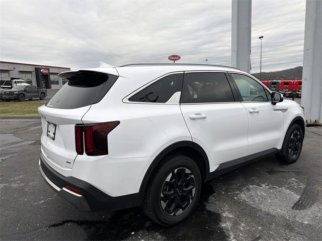 Used 2024 Kia Sorento S image 4