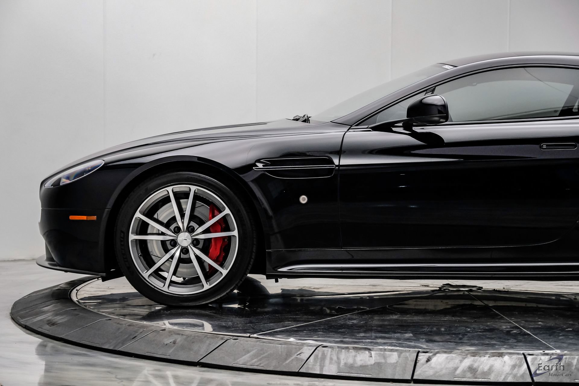 Used 2015 Aston Martin V8 Vantage GT RWD image 10