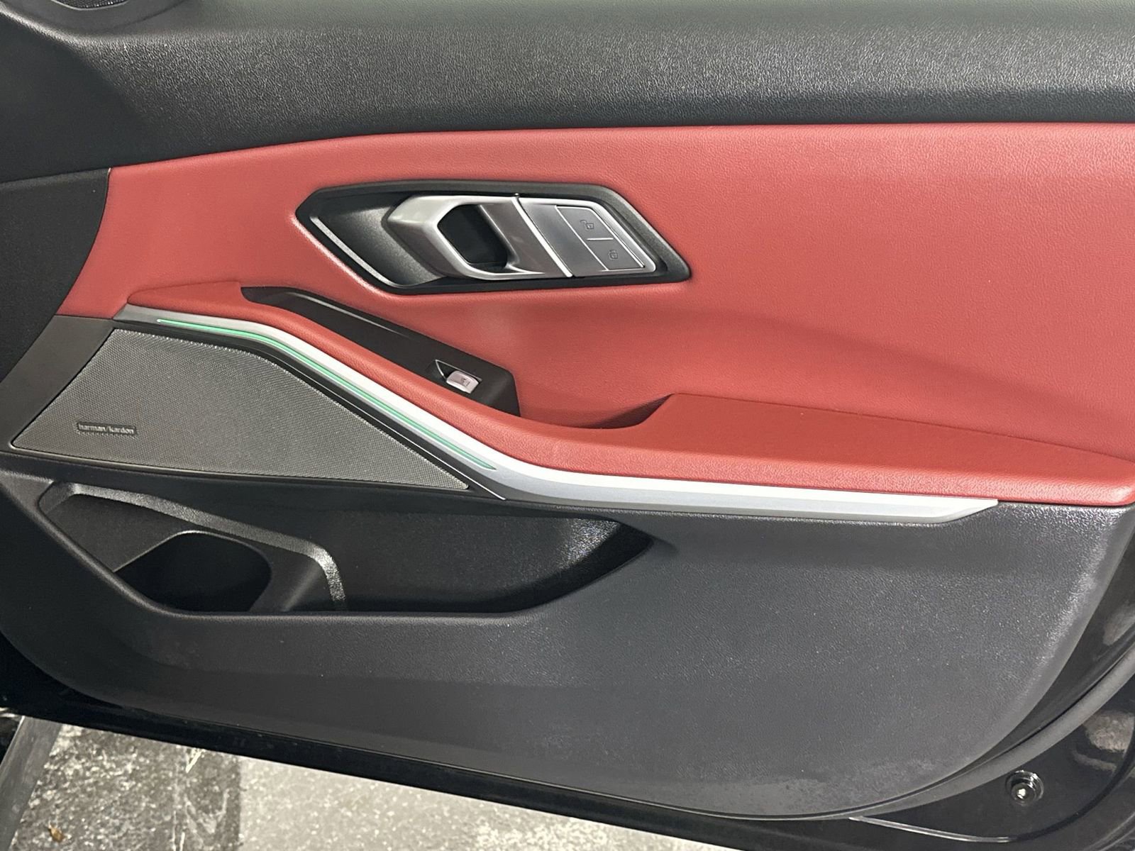 Used 2025 BMW 330i Sedan w/ Premium Package image 31