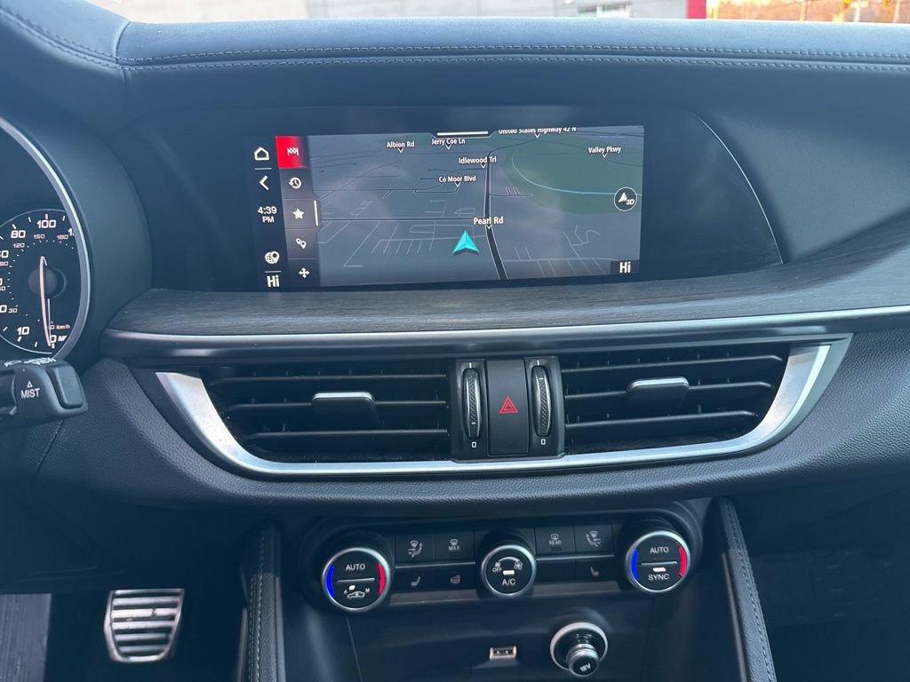 Used 2023 Alfa Romeo Stelvio Ti image 38