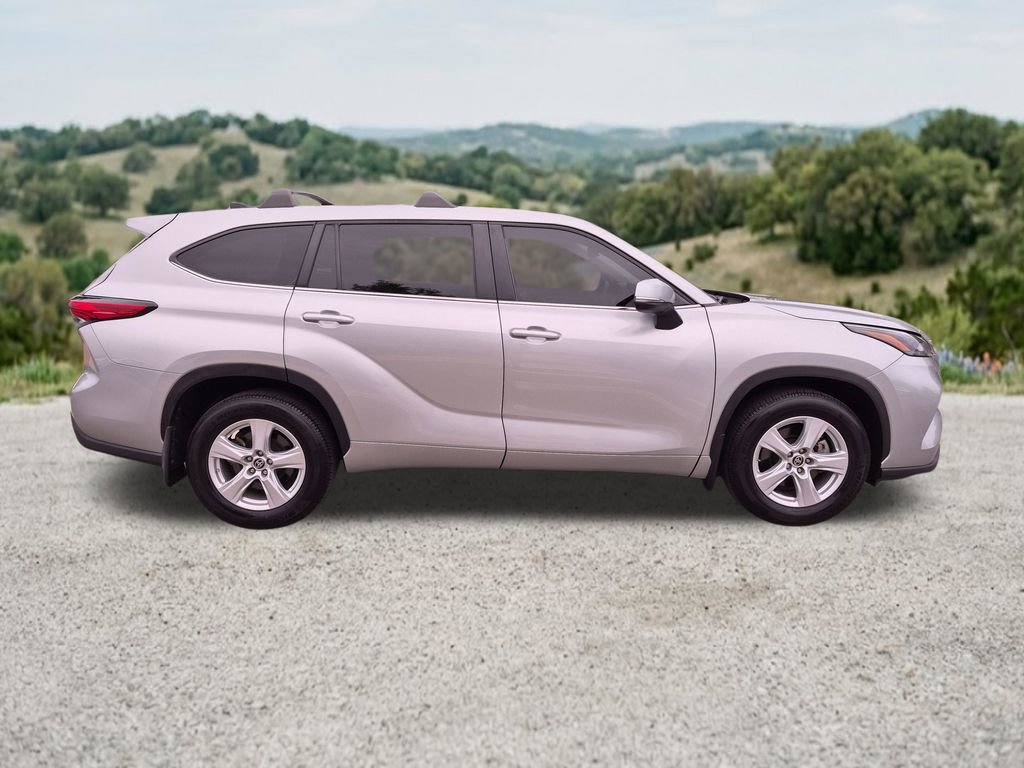 Used 2023 Toyota Highlander L FWD image 13