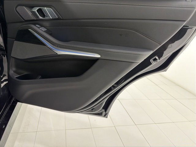 Used 2025 BMW X7 xDrive40i w/ Executive Package image 23