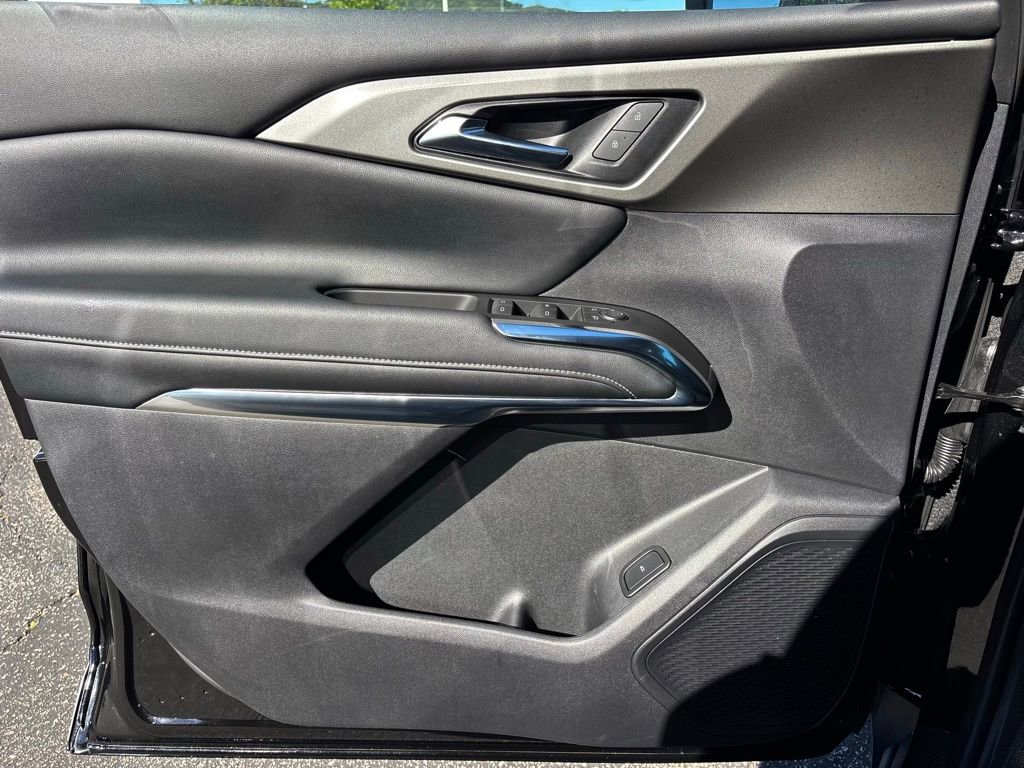 Used 2024 Chevrolet Traverse LT w/ Trailering Package image 14