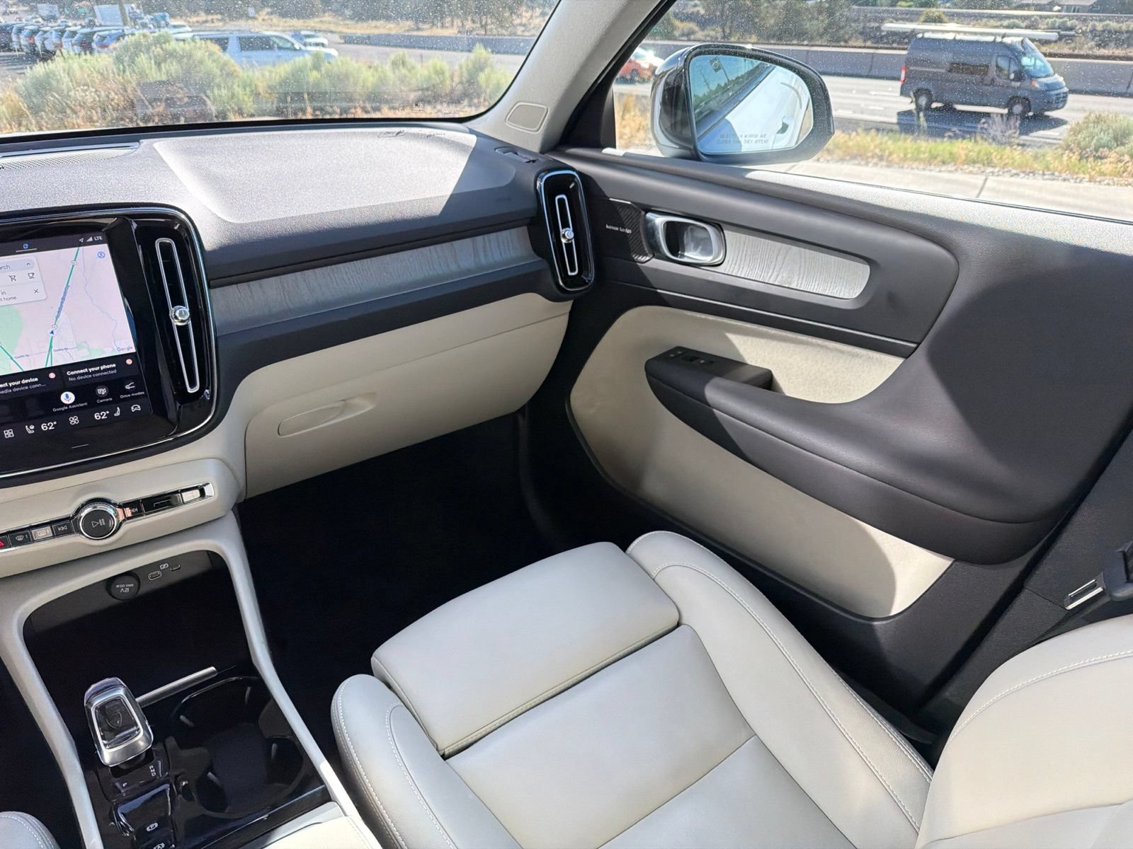 Certified 2024 Volvo XC40 B5 Plus w/ Protection Package Premier AWD/4WD image 13