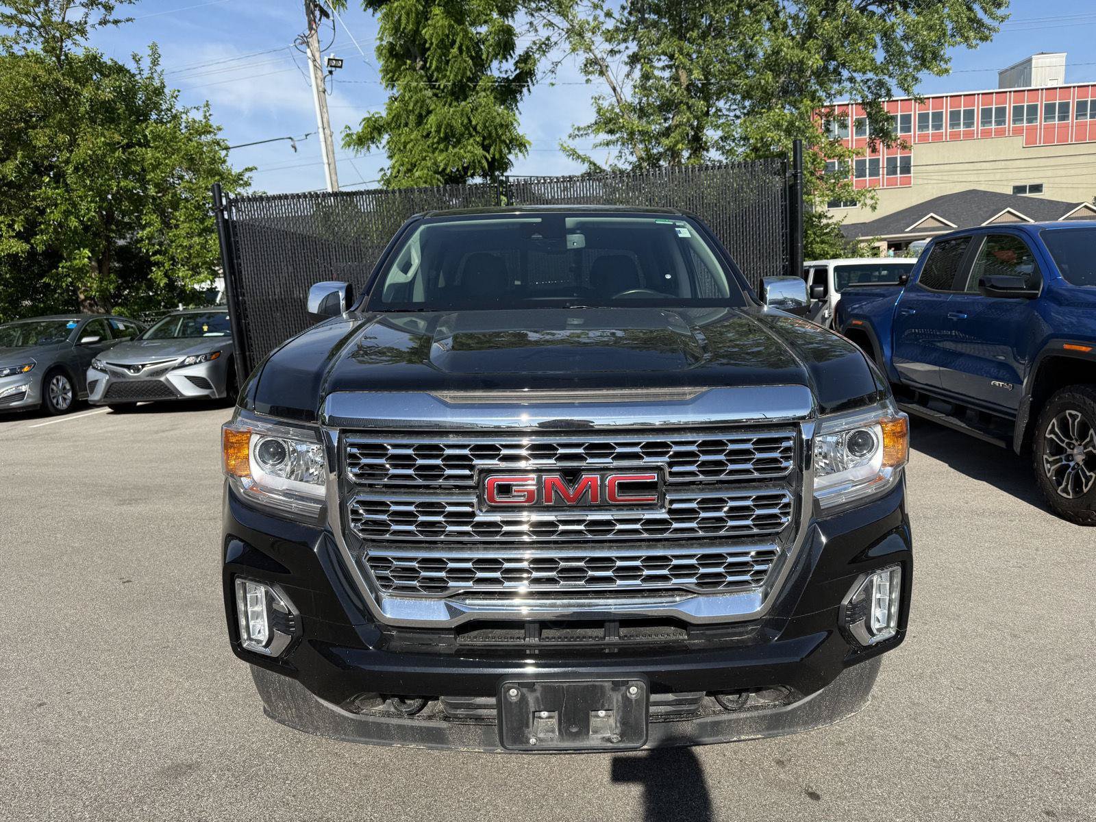 Used 2022 GMC Canyon Denali w/ Denali Black Edition Package AWD/4WD image 8