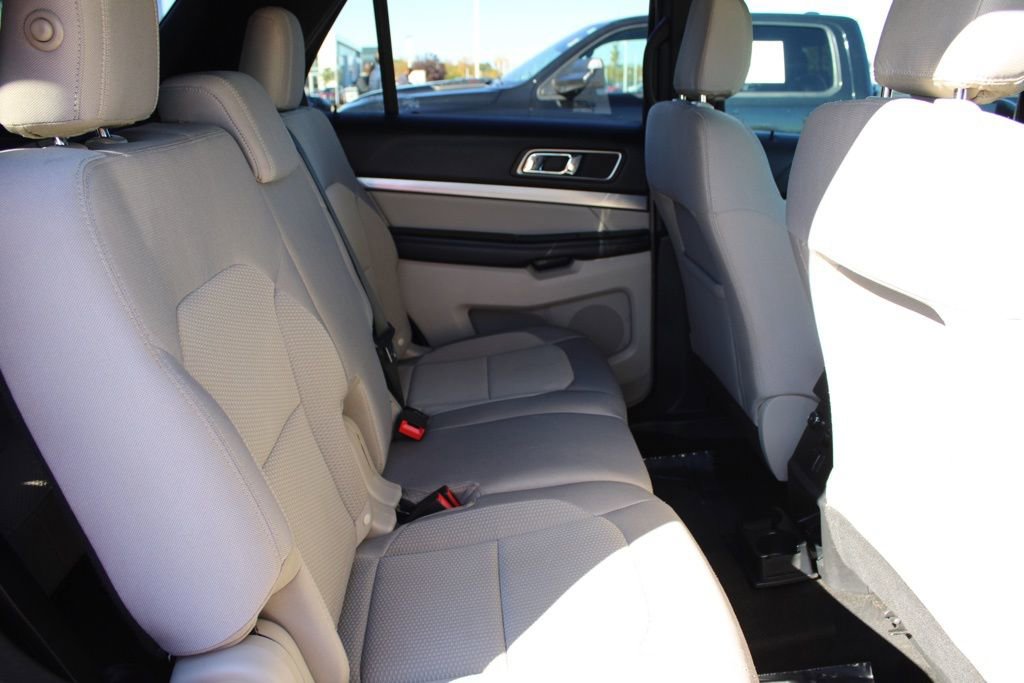 Used 2018 Ford Explorer XLT image 22