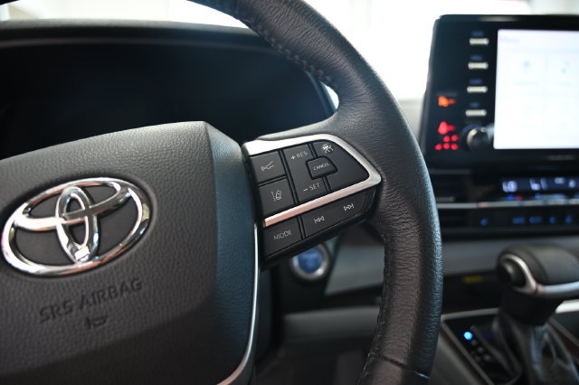 Used 2021 Toyota Sienna XLE w/ XLE Plus Package FWD image 25