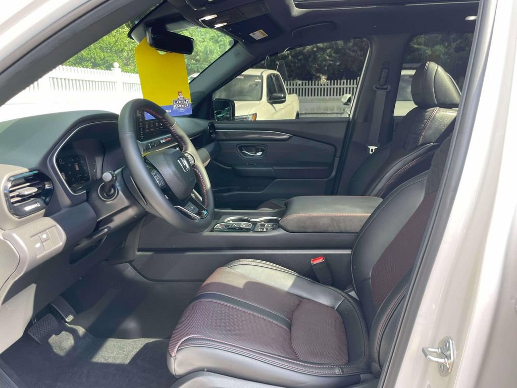 Certified 2026 Honda Pilot Black Edition image 15