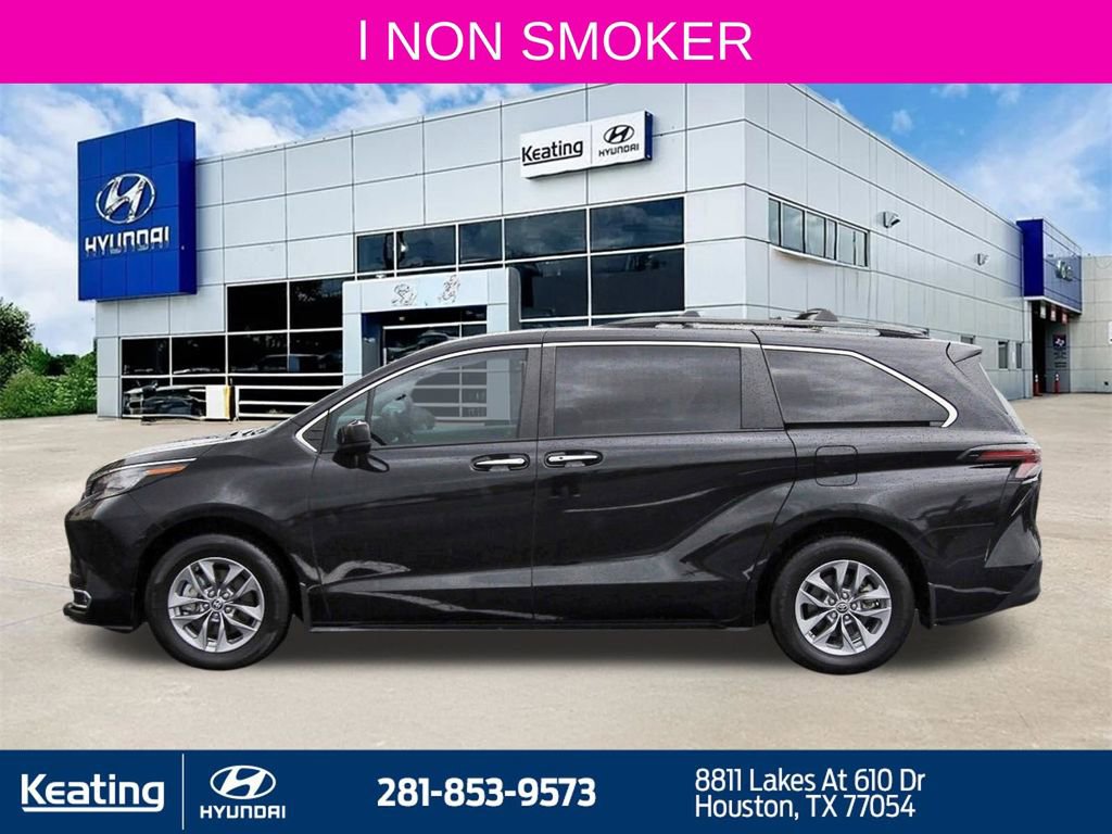 Used 2023 Toyota Sienna XLE image 8