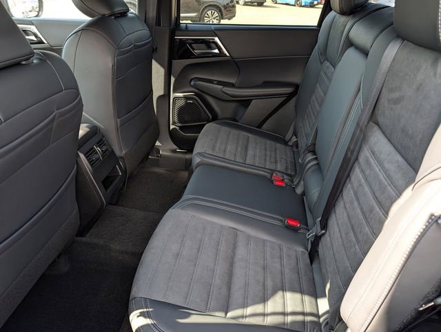 New 2026 Mitsubishi Outlander LE FWD image 5