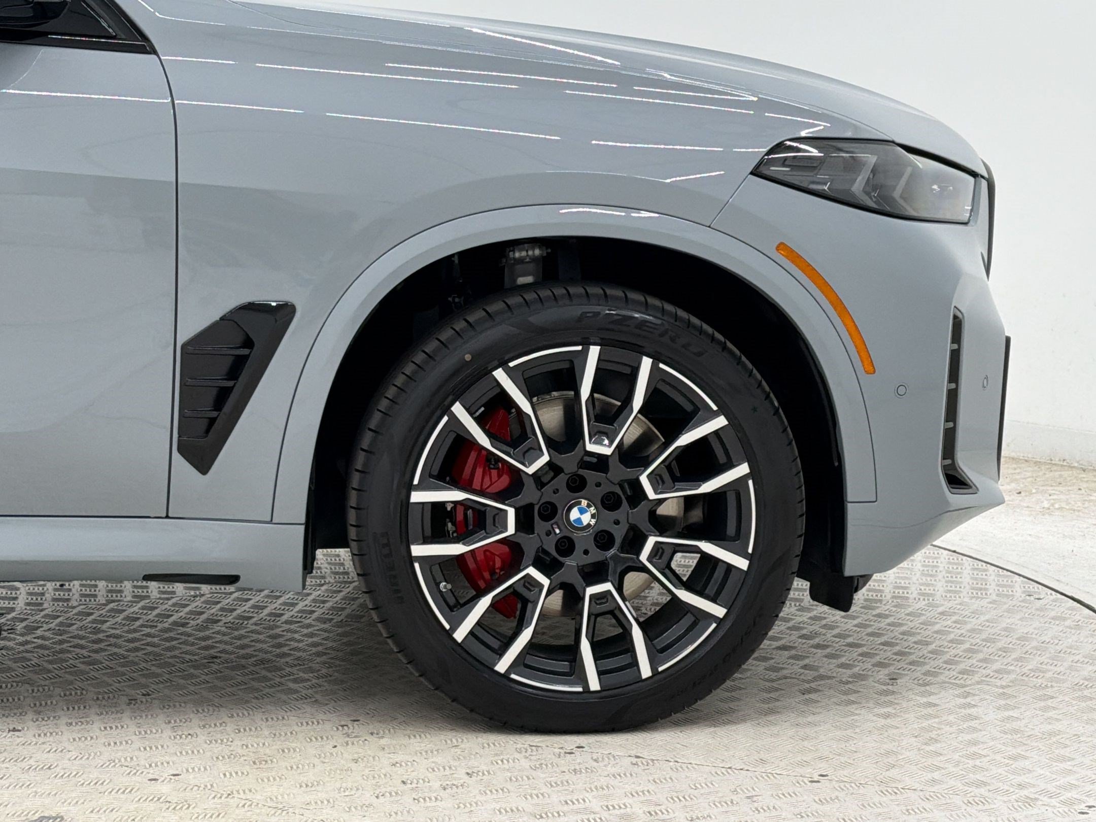 New 2026 BMW X5 xDrive40i w/ M Sport Package AWD/4WD image 12