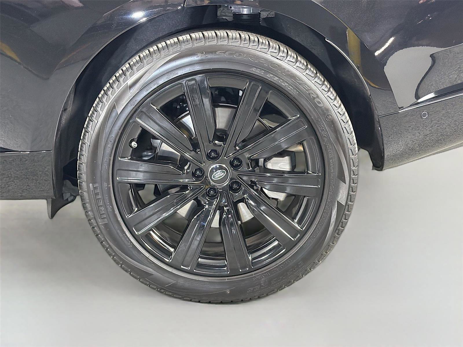New 2025 Land Rover Range Rover SE AWD/4WD image 32