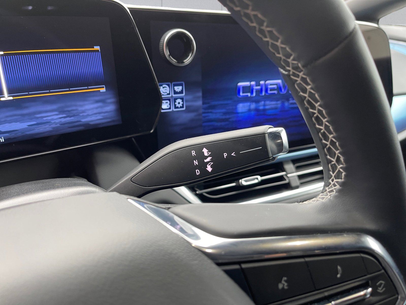 Used 2025 Chevrolet Equinox EV LT w/ Convenience Package image 12