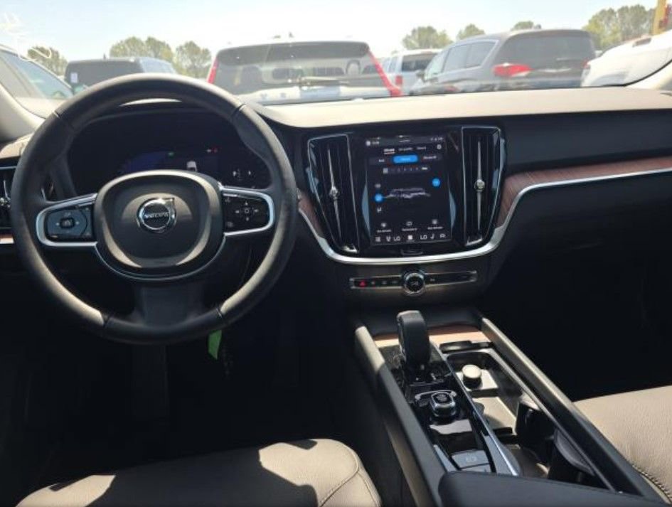Used 2025 Volvo V60 B5 Cross Country Plus AWD/4WD image 5