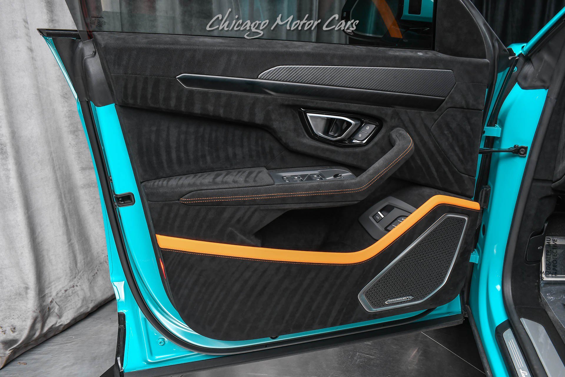 Used 2024 Lamborghini Urus Performante AWD/4WD image 32