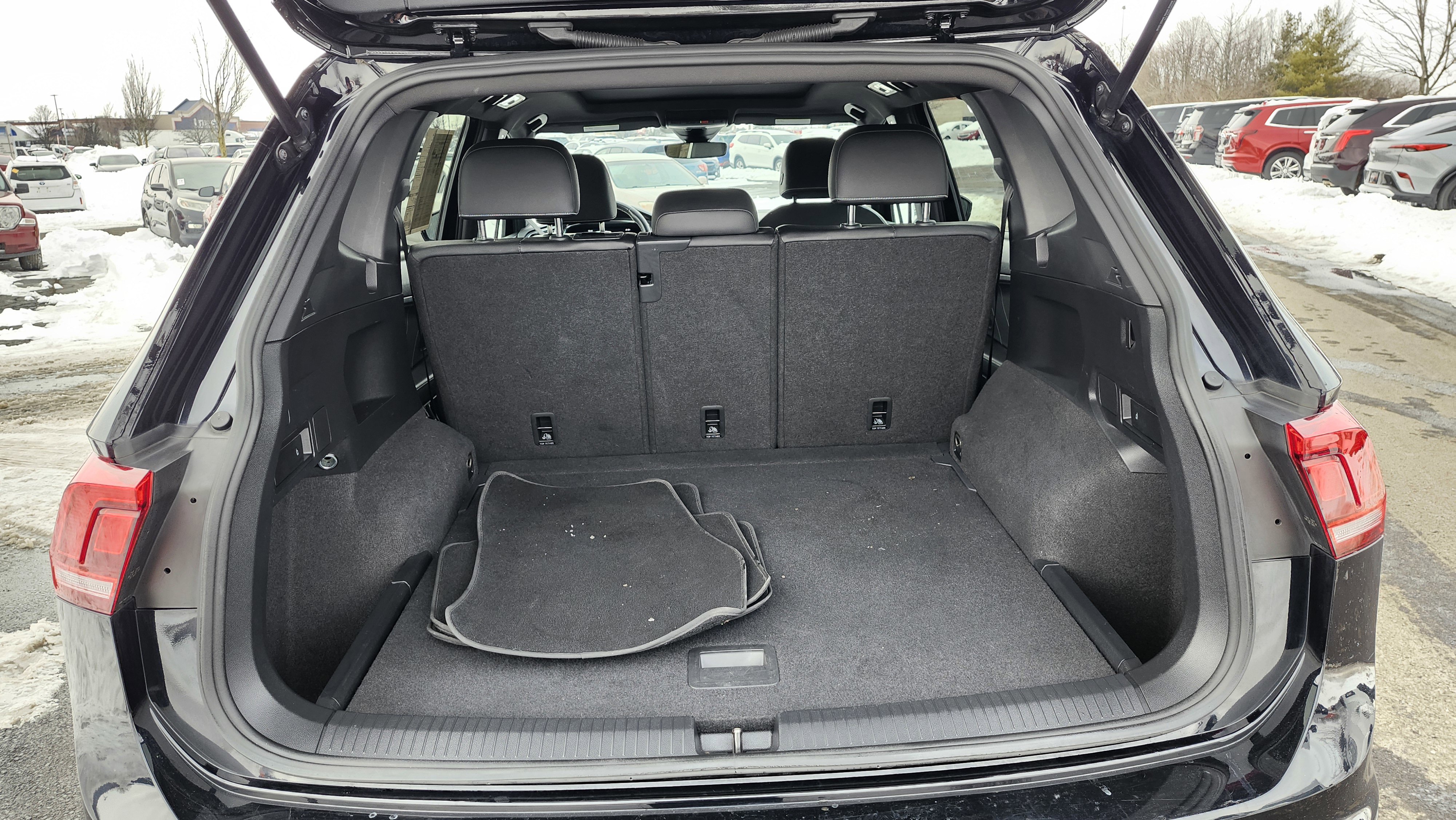 Used 2023 Volkswagen Tiguan SE R-Line image 21