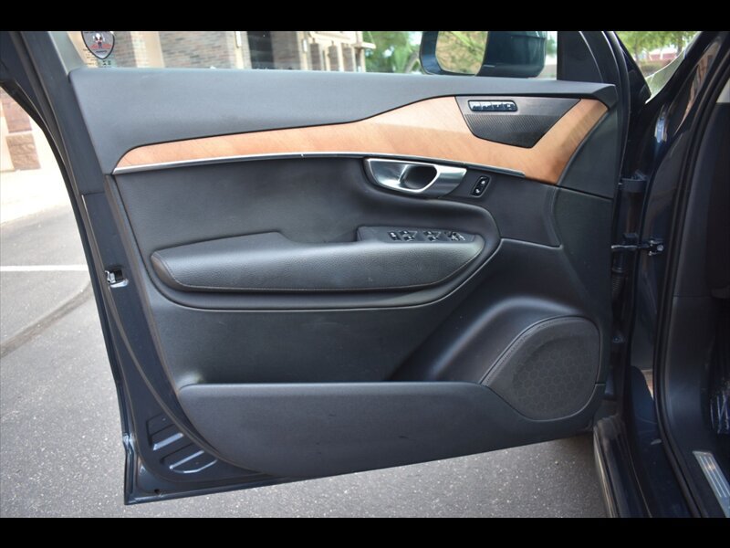 Used 2021 Volvo XC90 T6 Momentum w/ Advanced Package AWD/4WD image 18