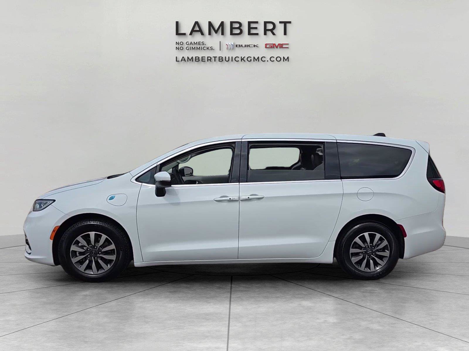 Used 2023 Chrysler Pacifica Touring-L FWD image 2
