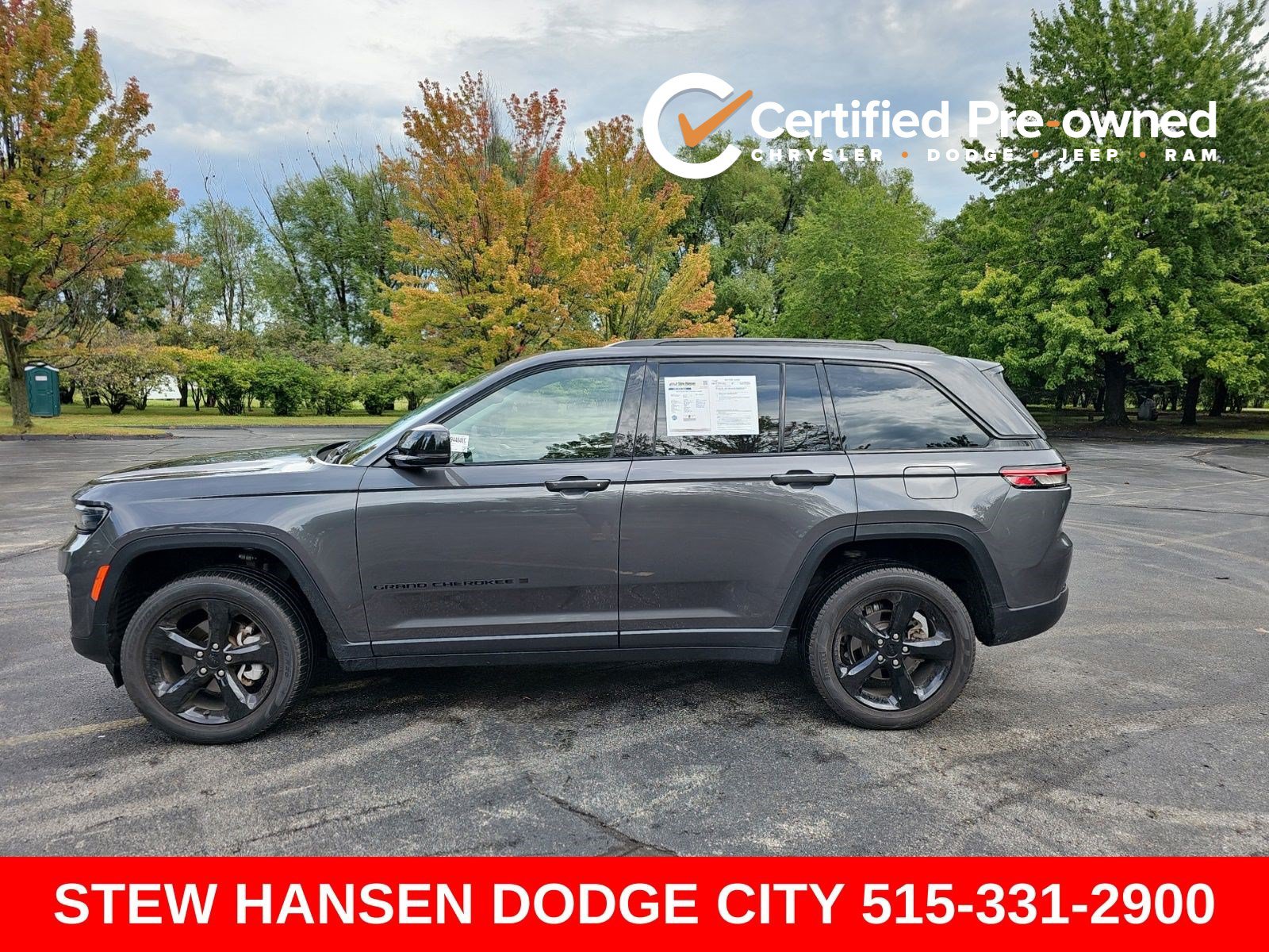 Used 2024 Jeep Grand Cherokee Limited w/ Black Appearance Package AWD/4WD image 1