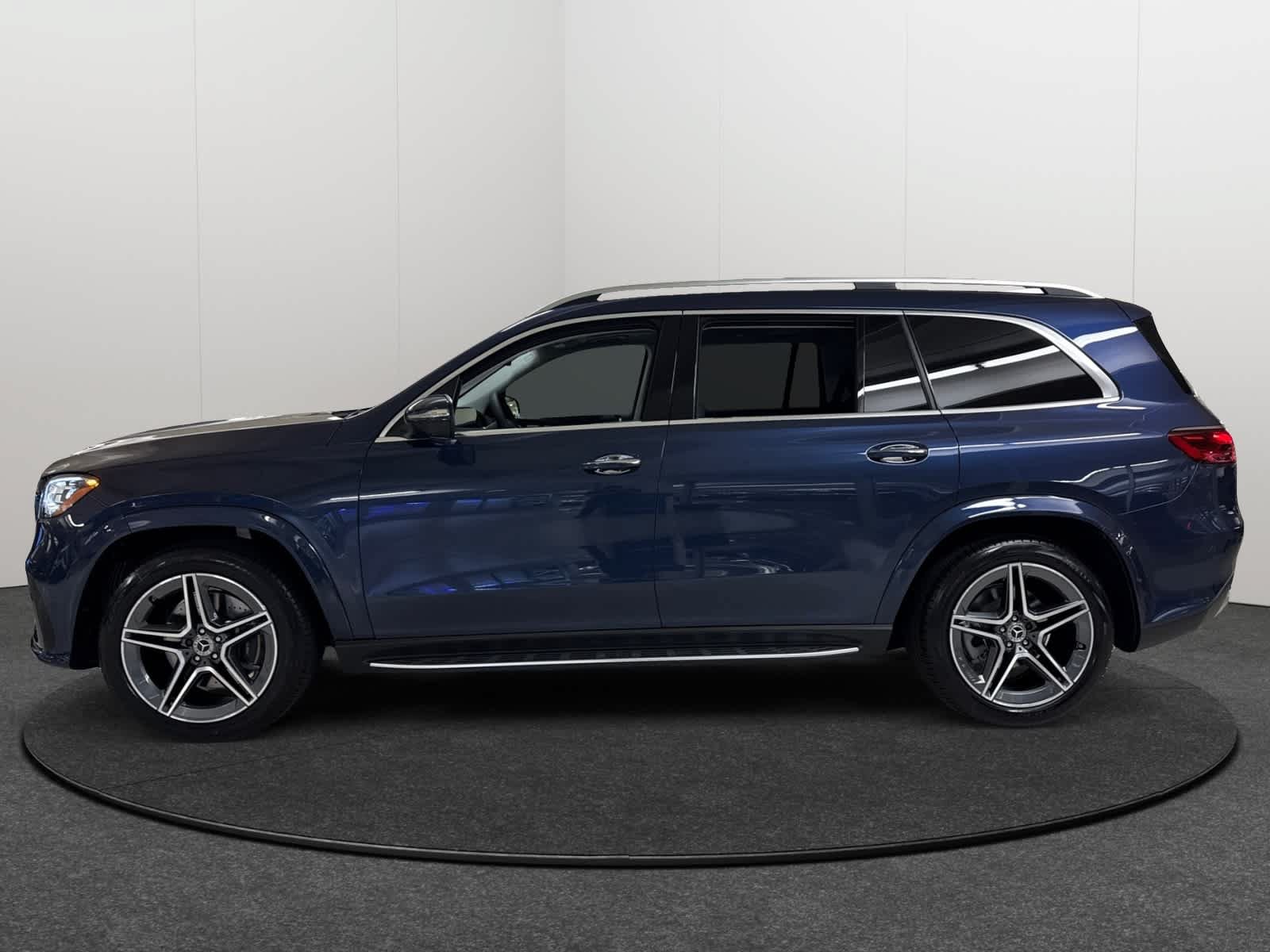 New 2026 Mercedes-Benz GLS 450 4MATIC image 3