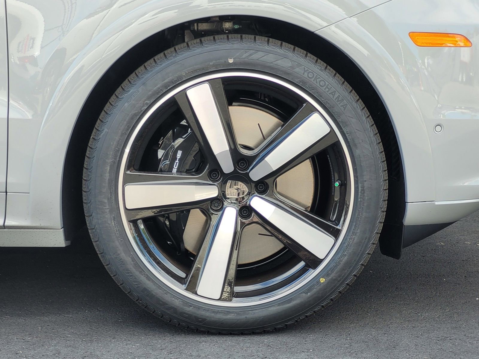 New 2025 Porsche Cayenne Turbo AWD/4WD image 11