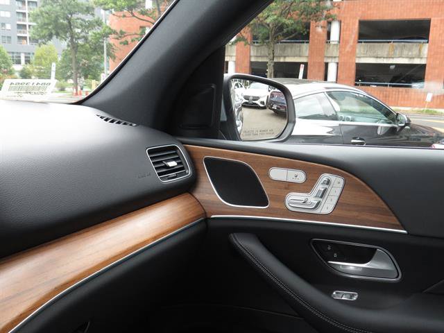 Used 2025 Mercedes-Benz GLE 350 4MATIC w/ Winter Package image 17