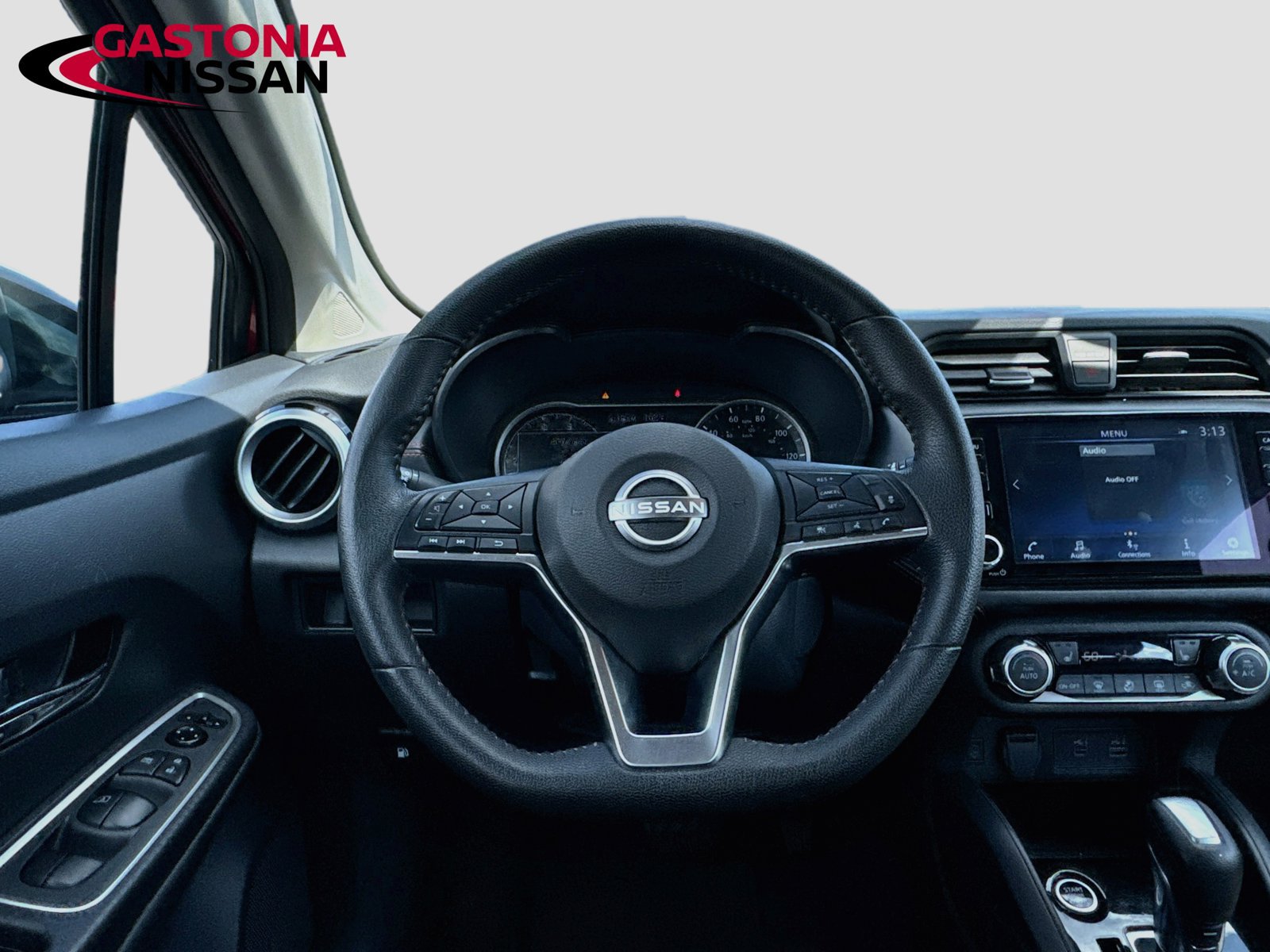 Used 2024 Nissan Versa SR FWD image 30