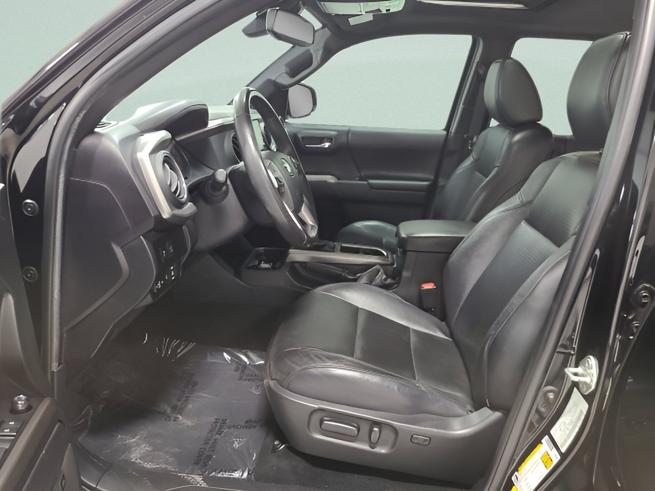 Used 2022 Toyota Tacoma Limited AWD/4WD image 18