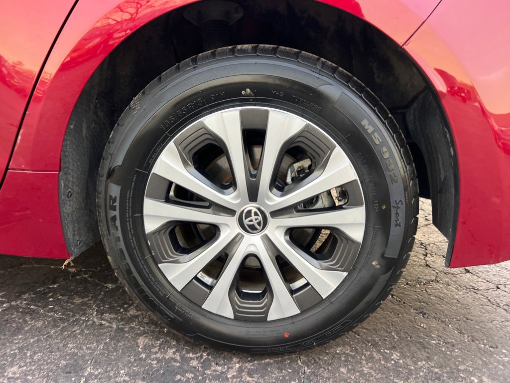 Used 2022 Toyota Corolla LE image 32