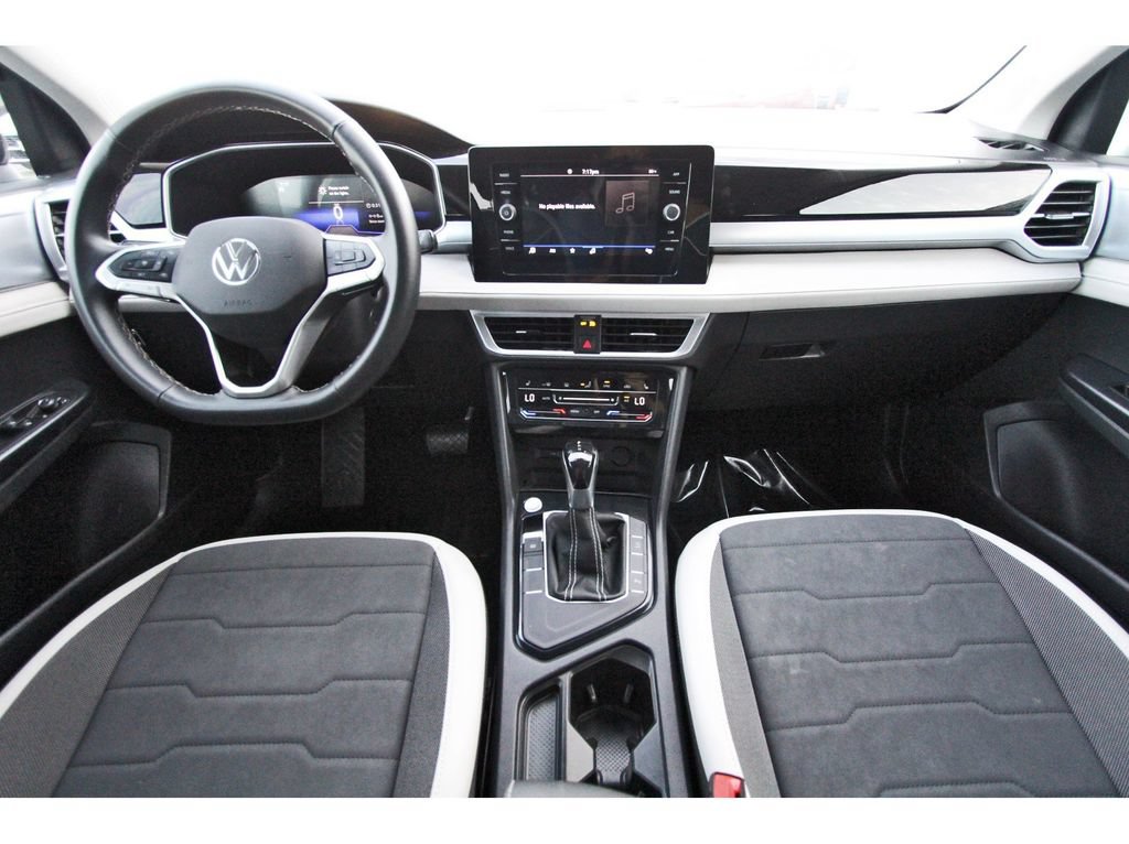 Used 2025 Volkswagen Taos SE FWD image 10