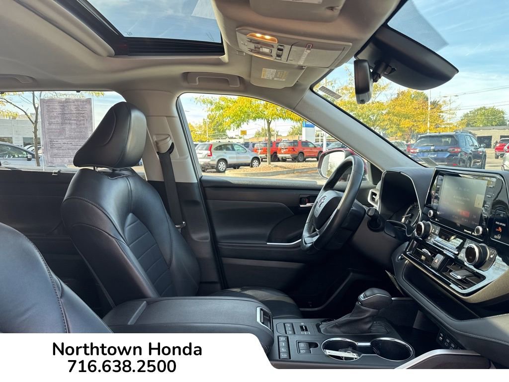 Used 2022 Toyota Highlander XLE image 16