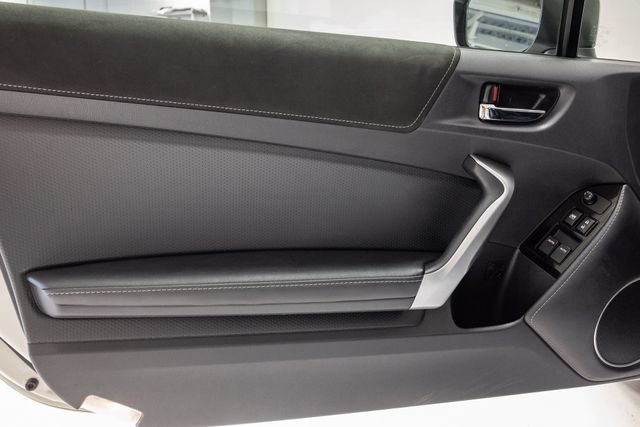 Used 2018 Toyota 86 RWD image 8
