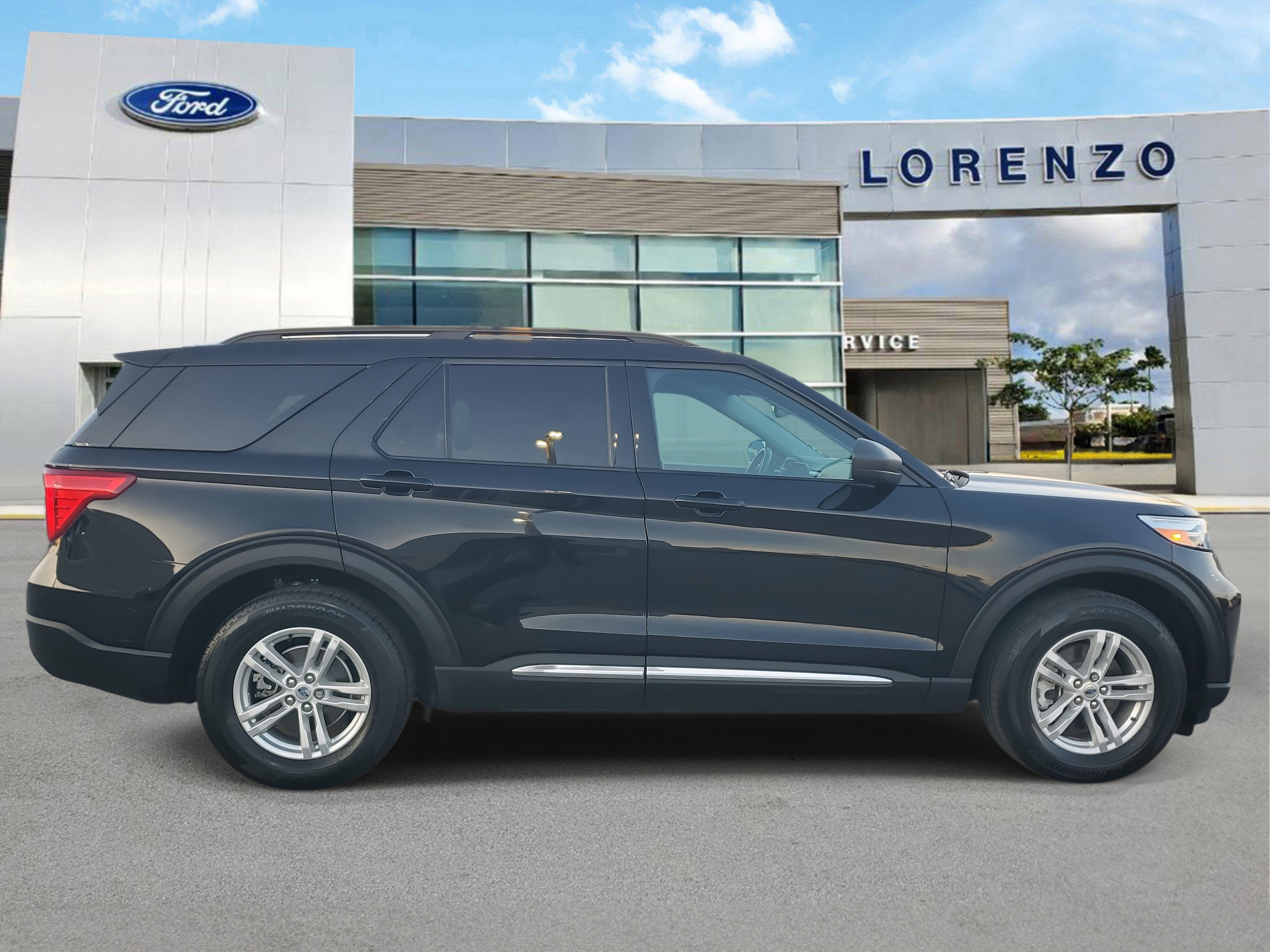 Certified 2023 Ford Explorer XLT image 4