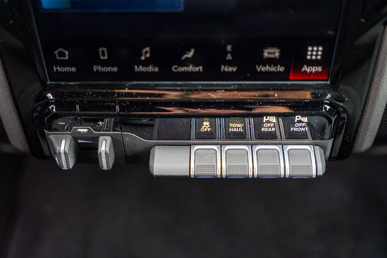 Used 2024 RAM 2500 Big Horn w/ Sport Appearance Package image 27