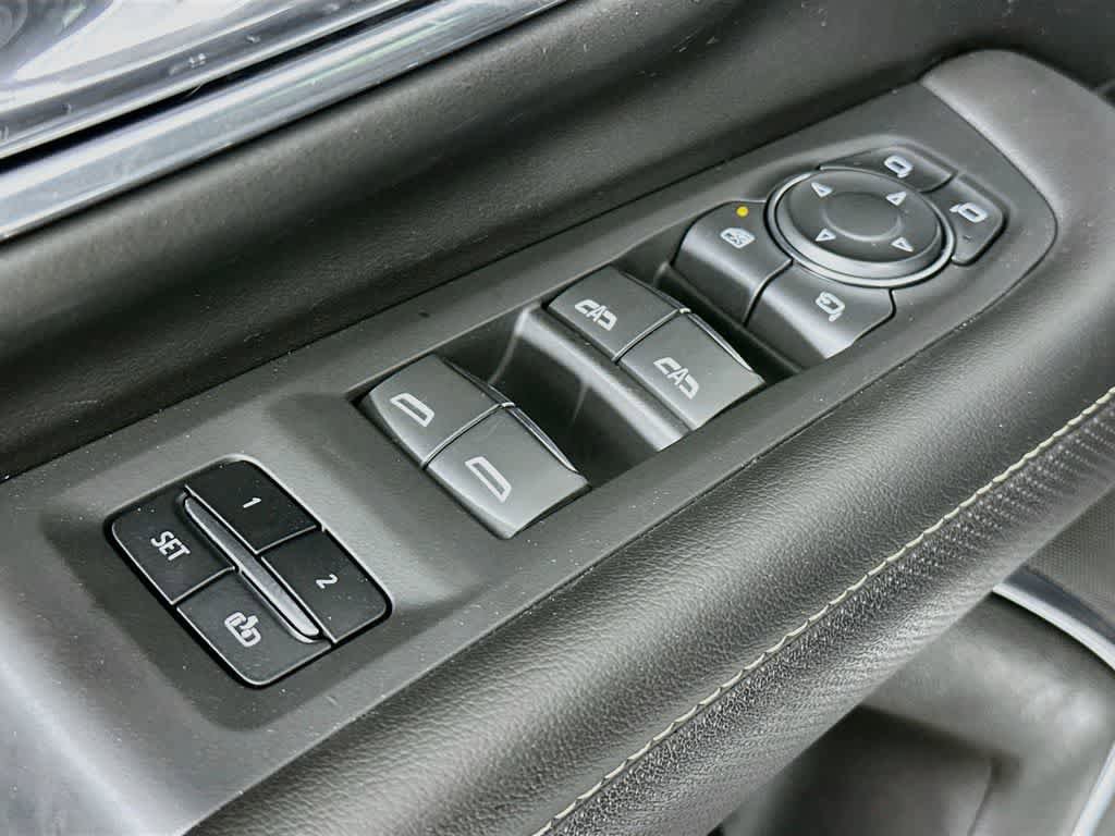Used 2023 Chevrolet Suburban Premier AWD/4WD image 28